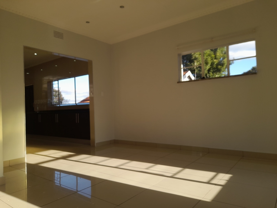 To Let 5 Bedroom Property for Rent in Constantia Kloof Gauteng
