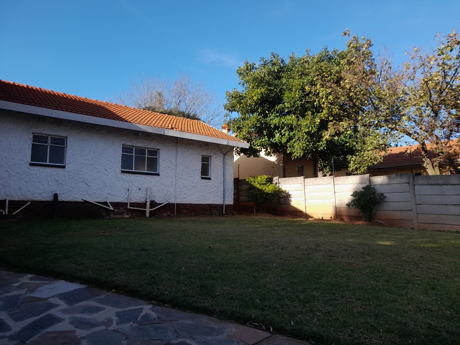 To Let 5 Bedroom Property for Rent in Constantia Kloof Gauteng