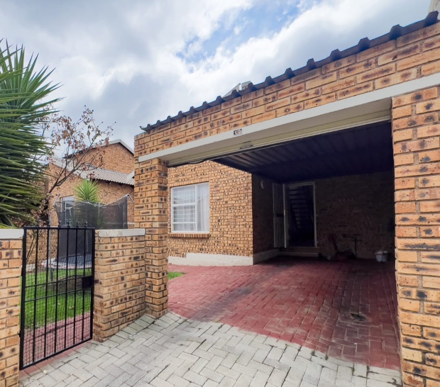 To Let 2 Bedroom Property for Rent in Honeydew Gauteng
