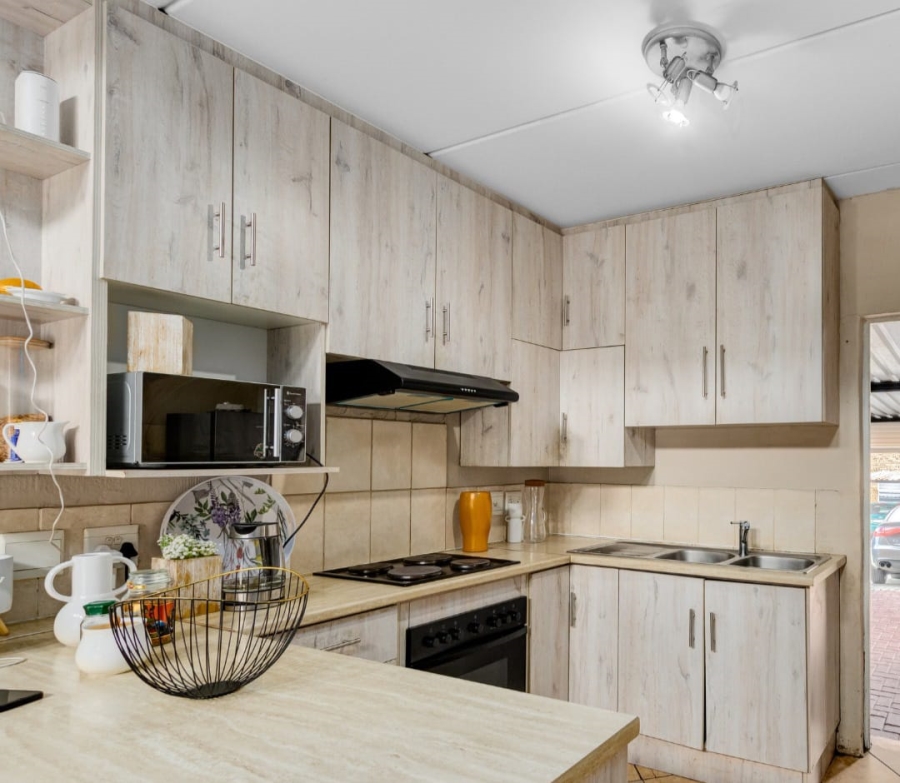 To Let 2 Bedroom Property for Rent in Honeydew Gauteng