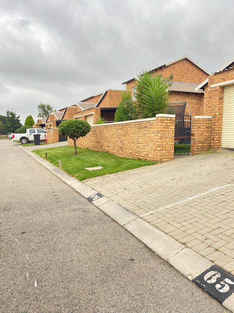 To Let 2 Bedroom Property for Rent in Honeydew Gauteng