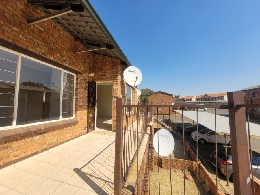 2 Bedroom Property for Sale in Groblerpark Gauteng