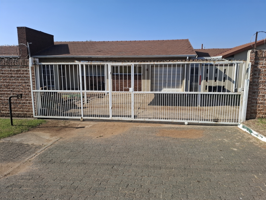 To Let 3 Bedroom Property for Rent in Edleen Gauteng