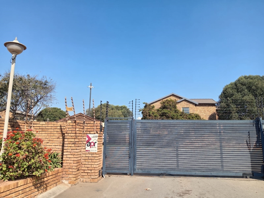 3 Bedroom Property for Sale in Honeydew Ridge Gauteng