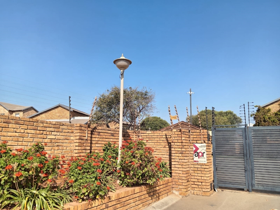 3 Bedroom Property for Sale in Honeydew Ridge Gauteng
