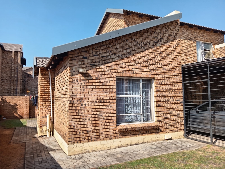 3 Bedroom Property for Sale in Honeydew Ridge Gauteng