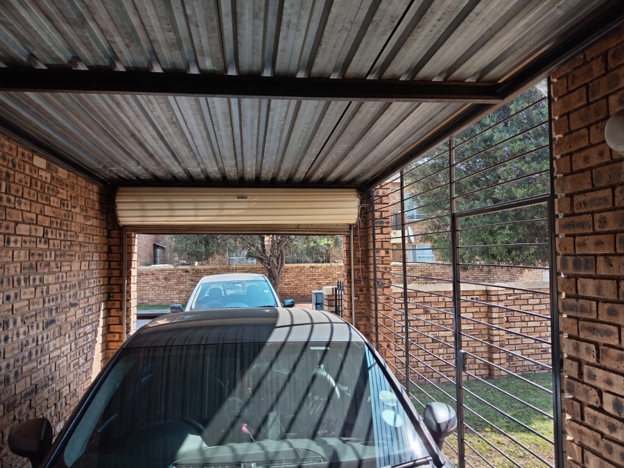 3 Bedroom Property for Sale in Honeydew Ridge Gauteng