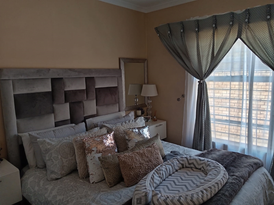 3 Bedroom Property for Sale in Honeydew Ridge Gauteng