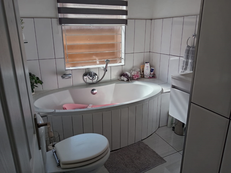 3 Bedroom Property for Sale in Honeydew Ridge Gauteng