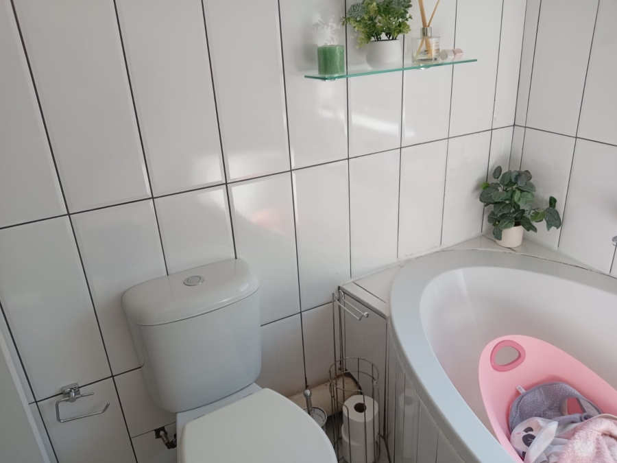 3 Bedroom Property for Sale in Honeydew Ridge Gauteng