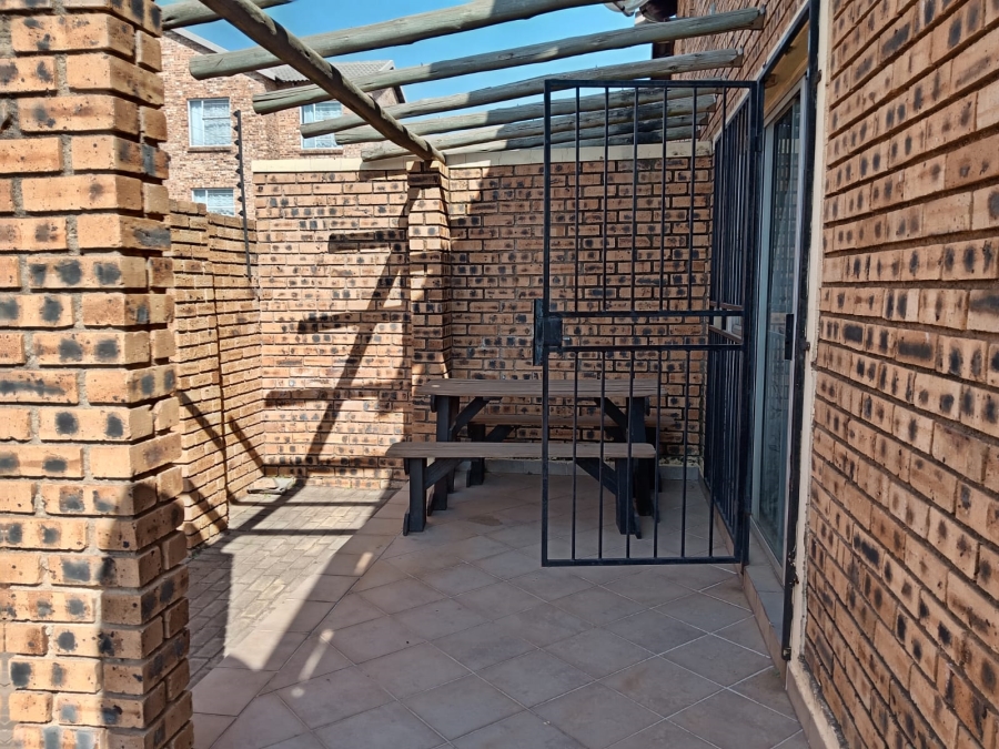 3 Bedroom Property for Sale in Honeydew Ridge Gauteng