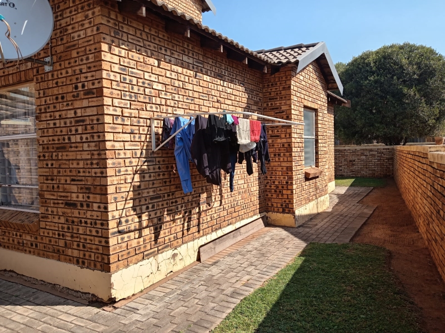 3 Bedroom Property for Sale in Honeydew Ridge Gauteng