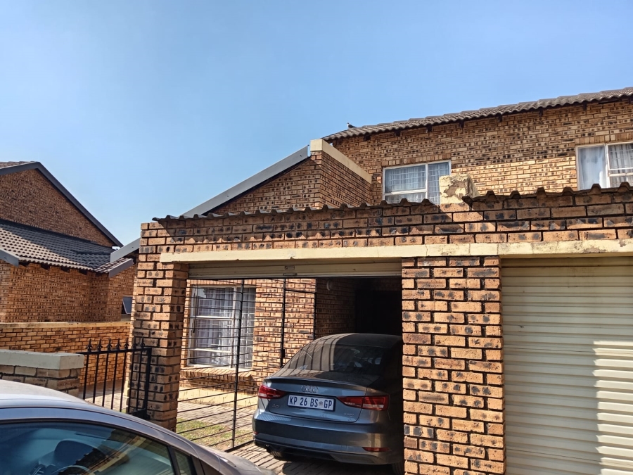 3 Bedroom Property for Sale in Honeydew Ridge Gauteng