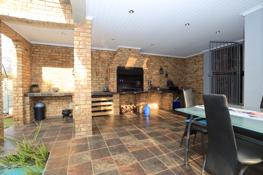 4 Bedroom Property for Sale in Noordheuwel Gauteng