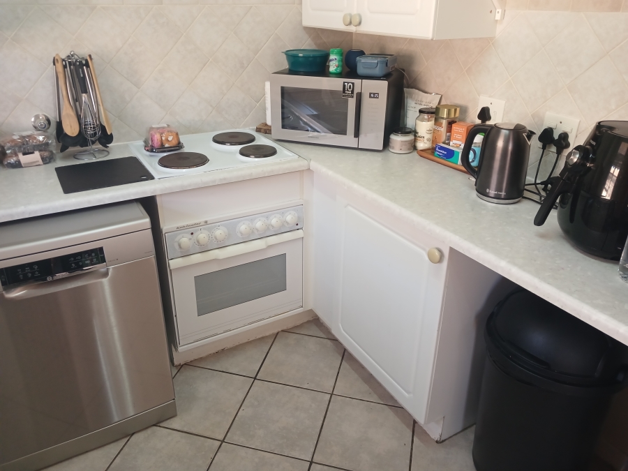 2 Bedroom Property for Sale in Rooihuiskraal North Gauteng