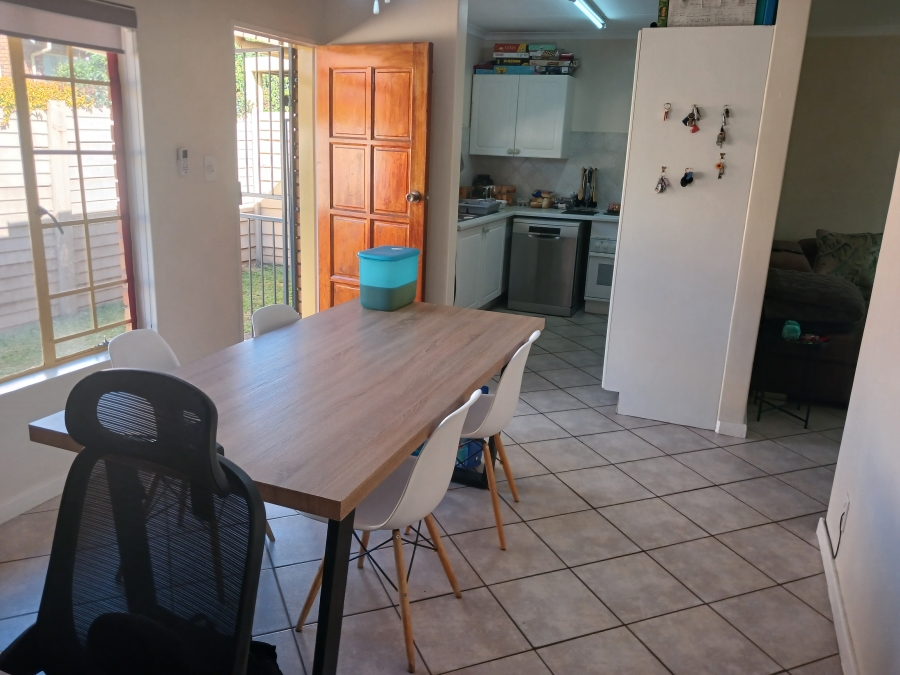 2 Bedroom Property for Sale in Rooihuiskraal North Gauteng