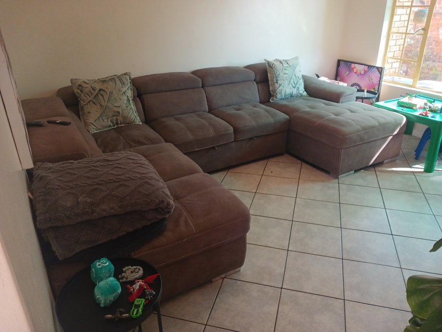 2 Bedroom Property for Sale in Rooihuiskraal North Gauteng