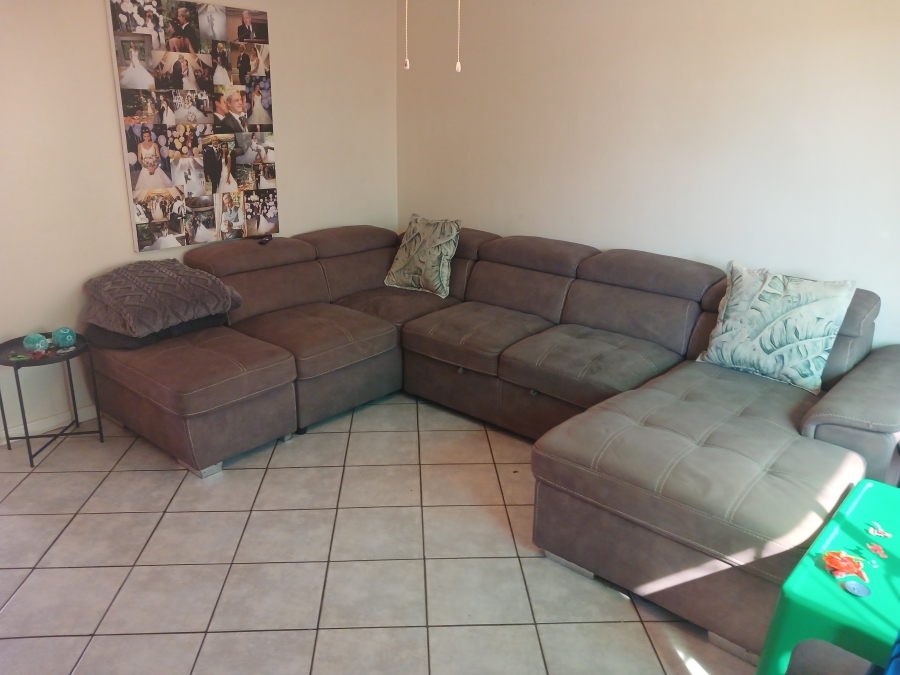 2 Bedroom Property for Sale in Rooihuiskraal North Gauteng