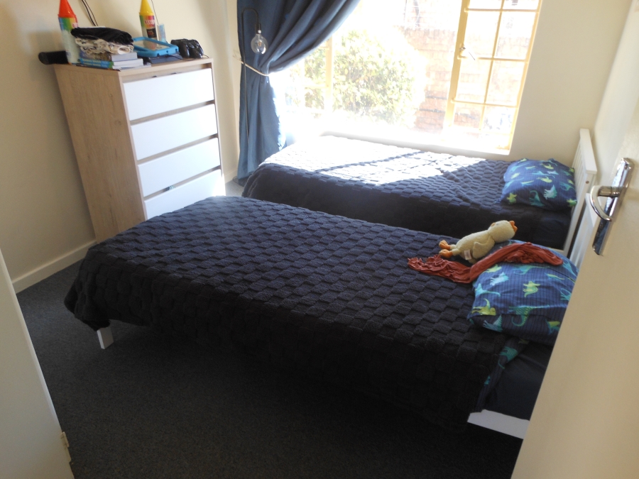 2 Bedroom Property for Sale in Rooihuiskraal North Gauteng