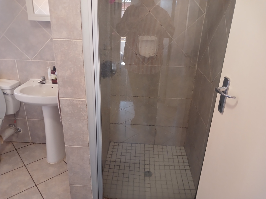 2 Bedroom Property for Sale in Rooihuiskraal North Gauteng