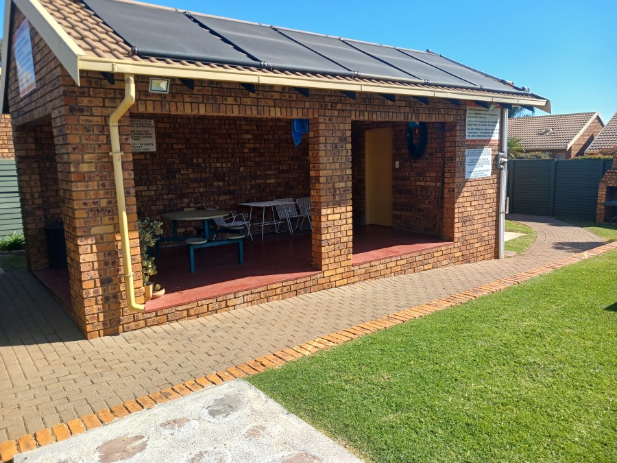2 Bedroom Property for Sale in Rooihuiskraal North Gauteng
