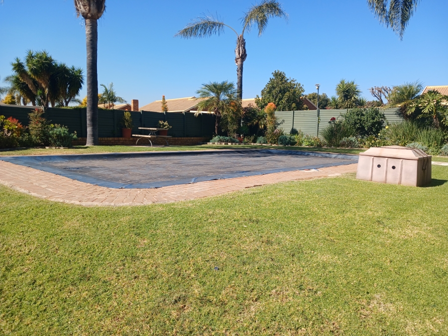 2 Bedroom Property for Sale in Rooihuiskraal North Gauteng