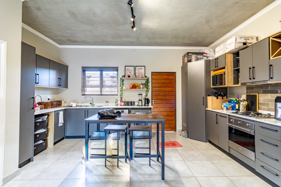 To Let 2 Bedroom Property for Rent in Olympus AH Gauteng