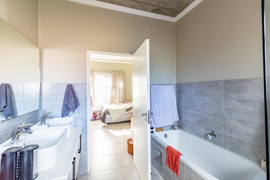 To Let 2 Bedroom Property for Rent in Olympus AH Gauteng