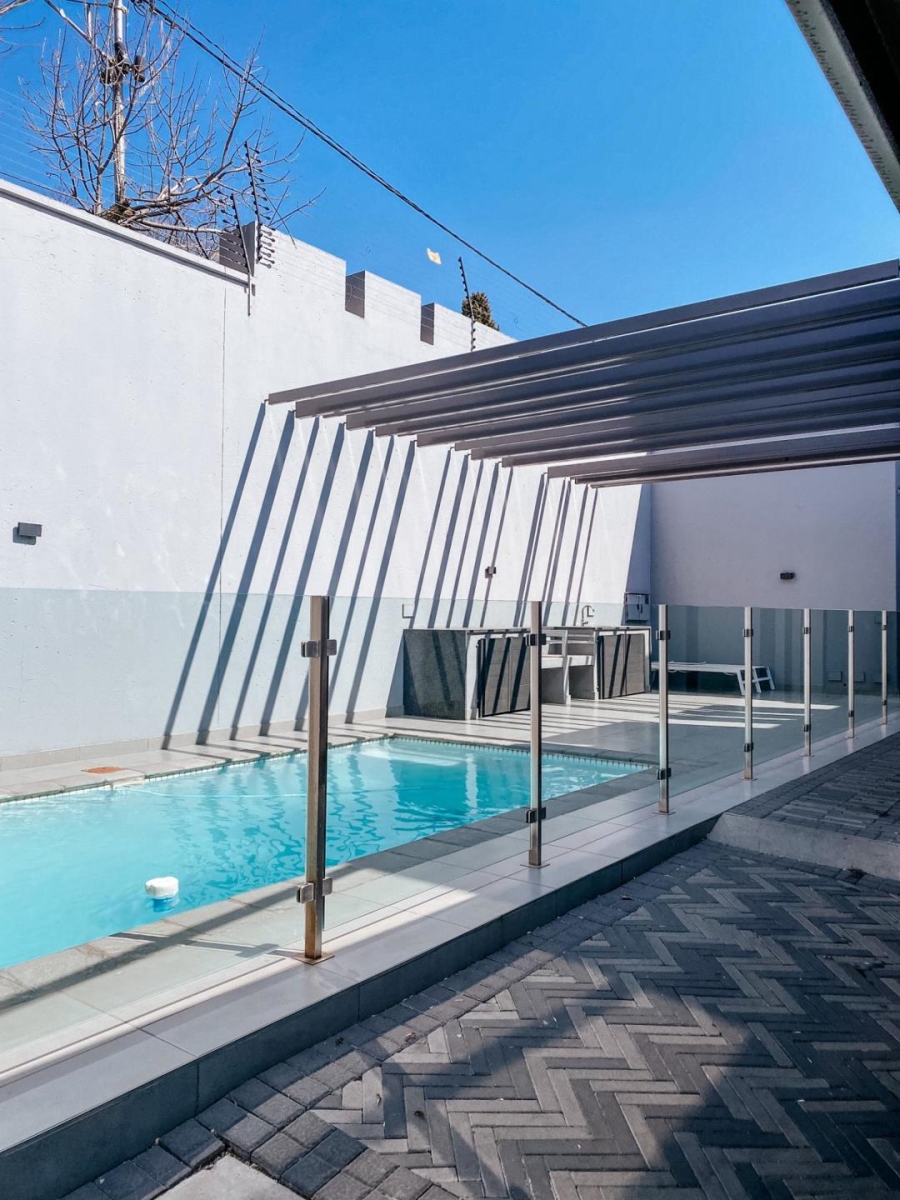 2 Bedroom Property for Sale in Illovo Gauteng