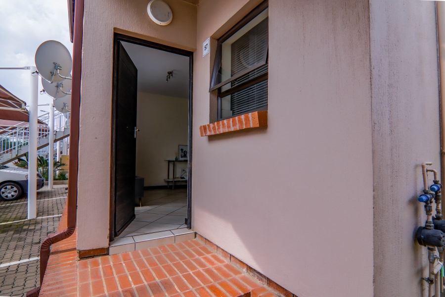 2 Bedroom Property for Sale in The Reeds Gauteng