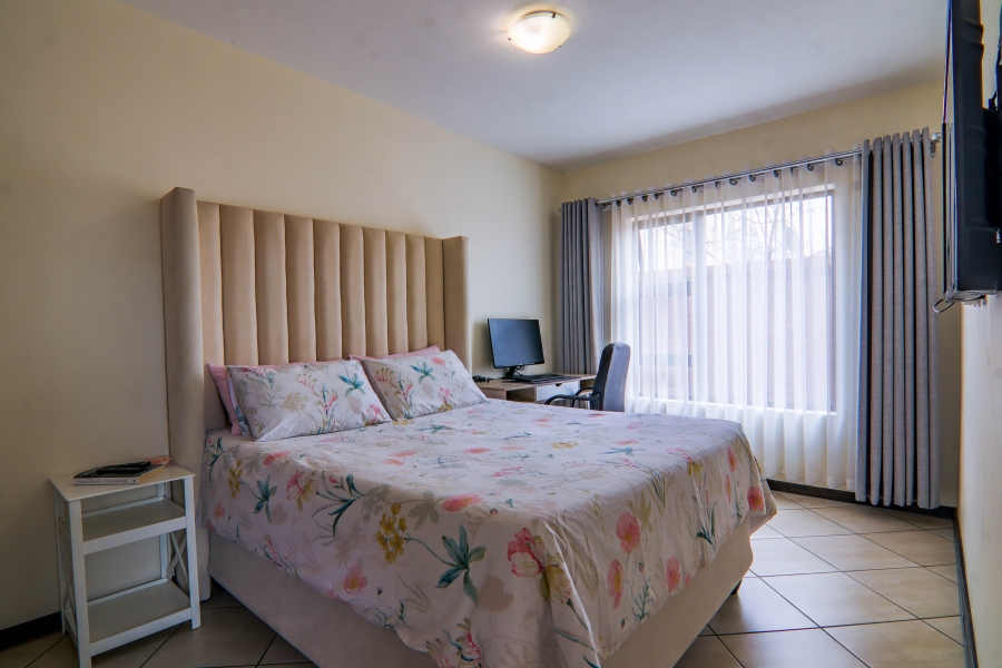 2 Bedroom Property for Sale in The Reeds Gauteng