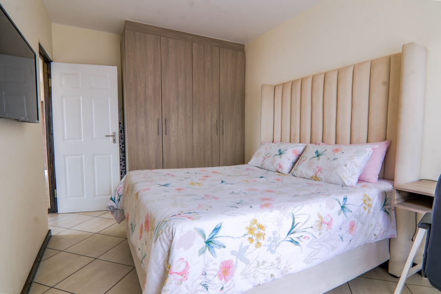 2 Bedroom Property for Sale in The Reeds Gauteng