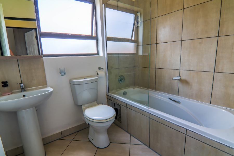 2 Bedroom Property for Sale in The Reeds Gauteng