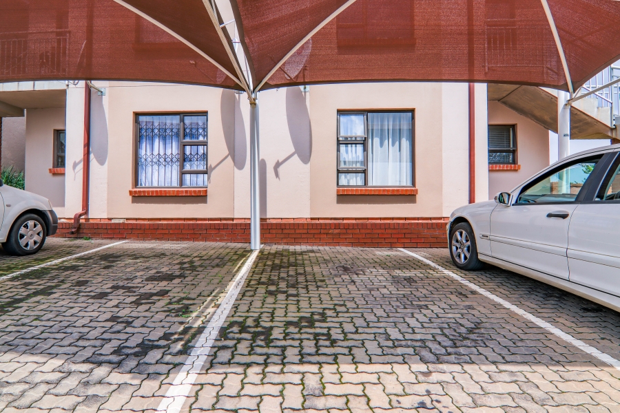 2 Bedroom Property for Sale in The Reeds Gauteng