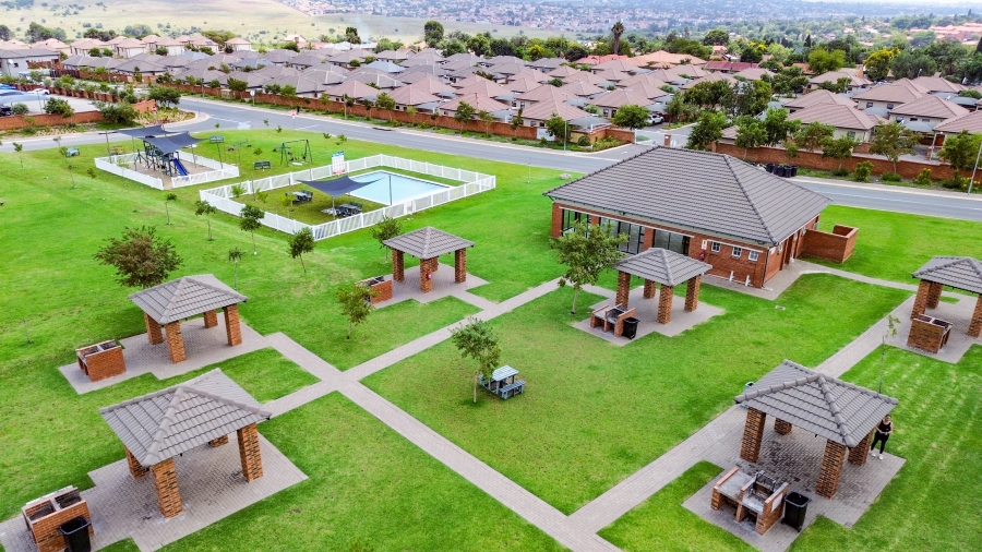 2 Bedroom Property for Sale in The Reeds Gauteng