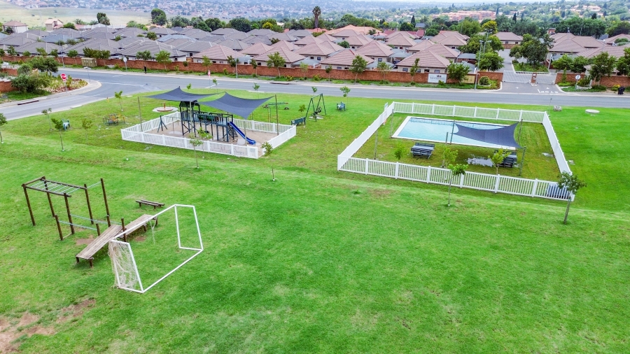 2 Bedroom Property for Sale in The Reeds Gauteng