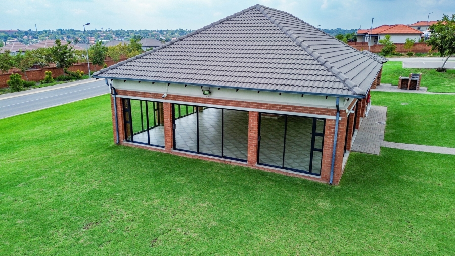 2 Bedroom Property for Sale in The Reeds Gauteng