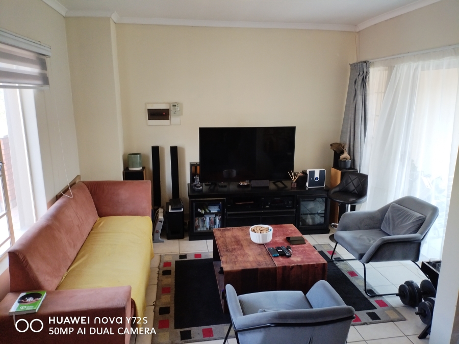 2 Bedroom Property for Sale in Kosmosdal Gauteng