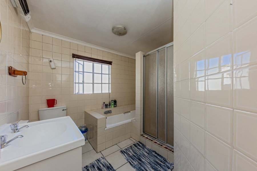 3 Bedroom Property for Sale in Helderkruin Gauteng