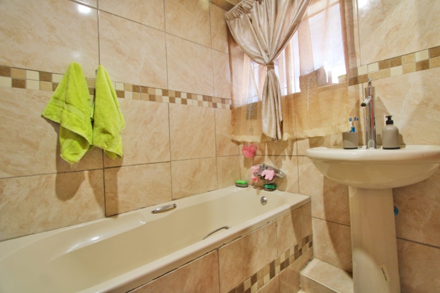 2 Bedroom Property for Sale in Kempton Park Central Gauteng