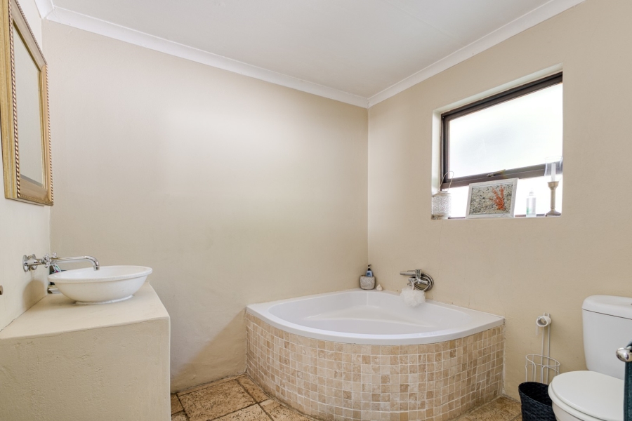 To Let 4 Bedroom Property for Rent in Fourways Gardens Gauteng