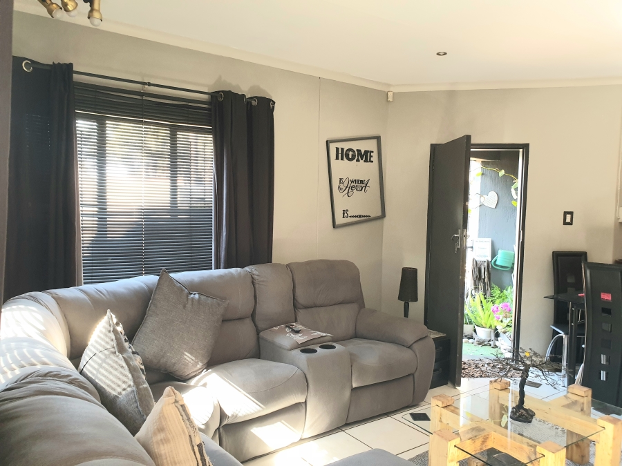 2 Bedroom Property for Sale in Doornpoort Gauteng
