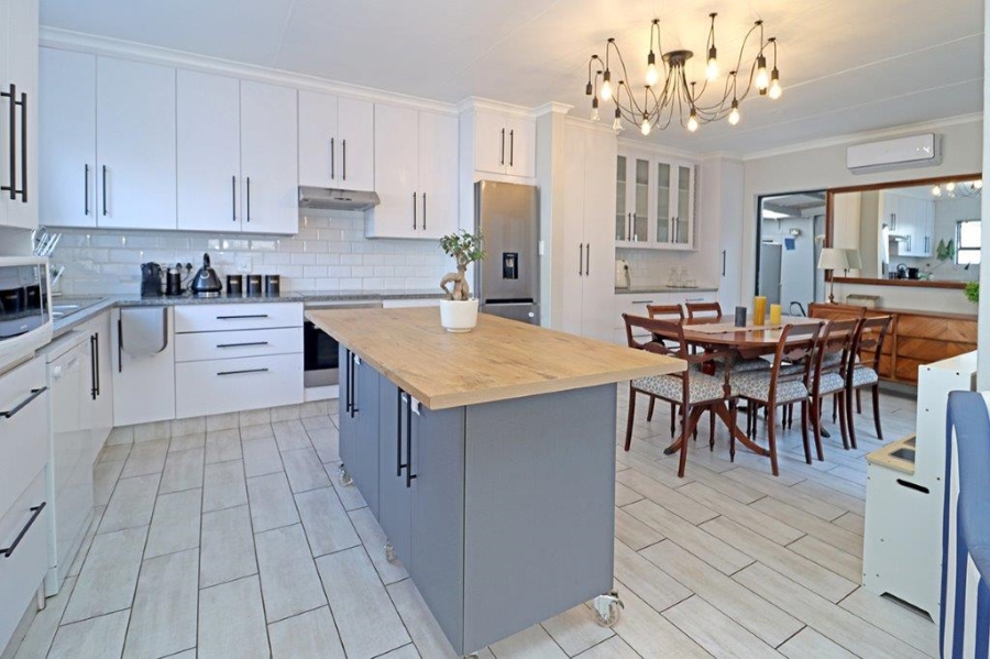 3 Bedroom Property for Sale in Marais Steyn Park Gauteng