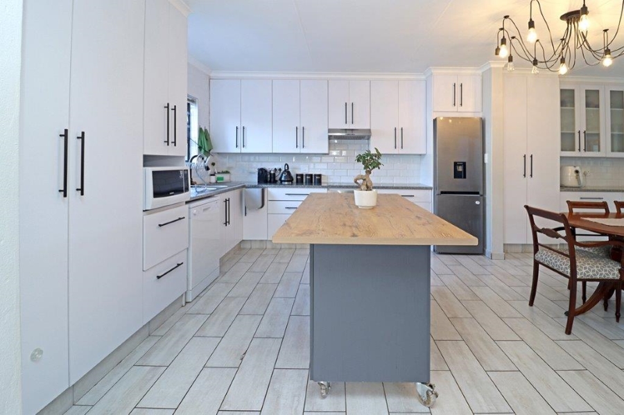 3 Bedroom Property for Sale in Marais Steyn Park Gauteng