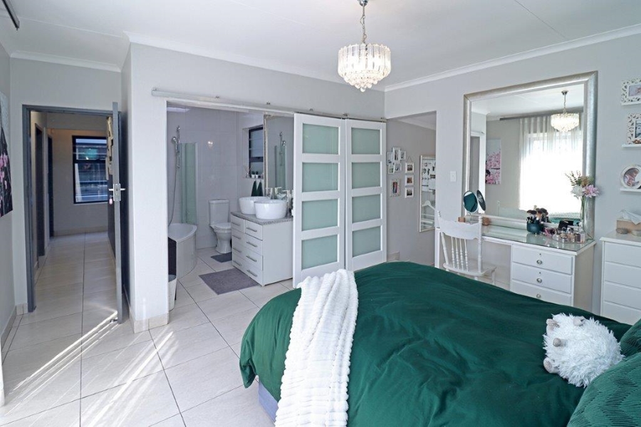 3 Bedroom Property for Sale in Marais Steyn Park Gauteng