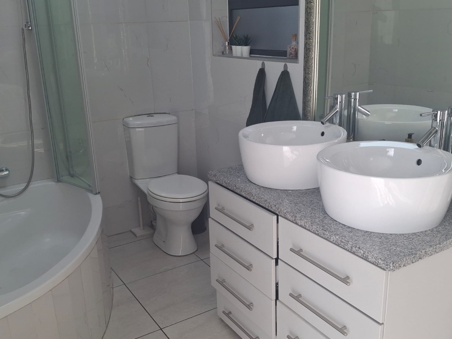 3 Bedroom Property for Sale in Marais Steyn Park Gauteng