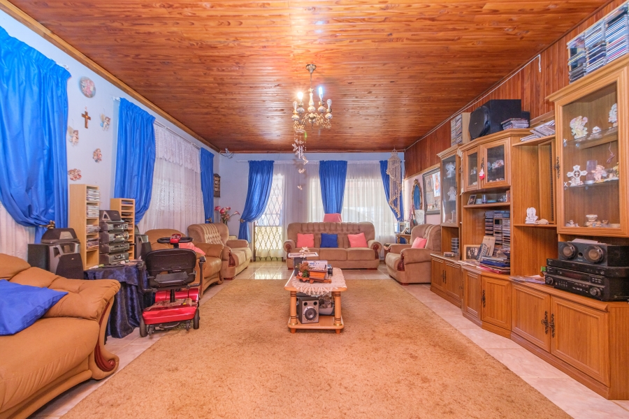 6 Bedroom Property for Sale in Tenacre A H Gauteng