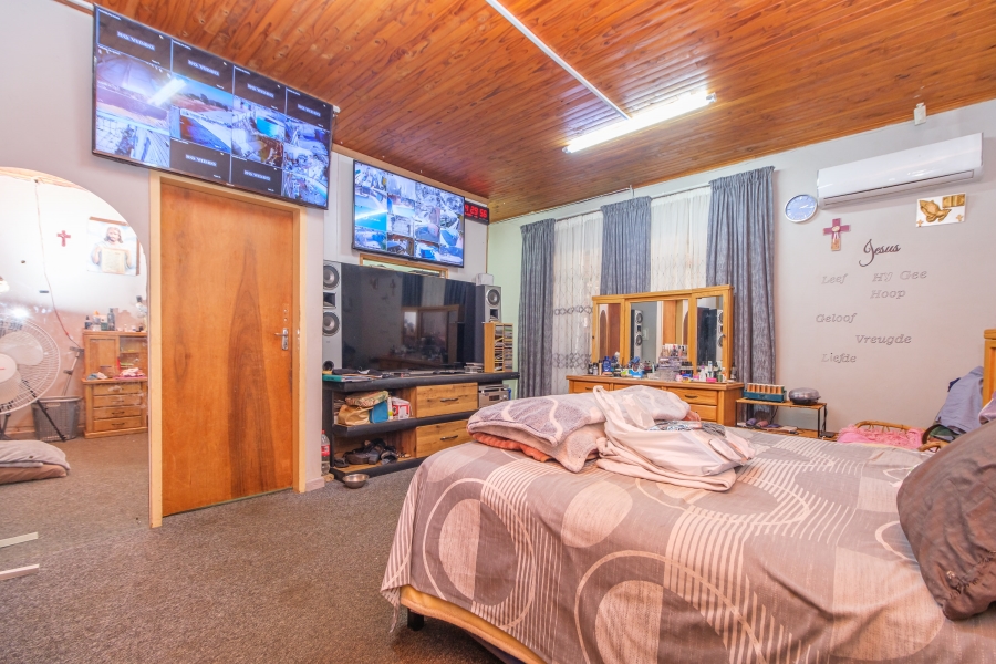 6 Bedroom Property for Sale in Tenacre A H Gauteng