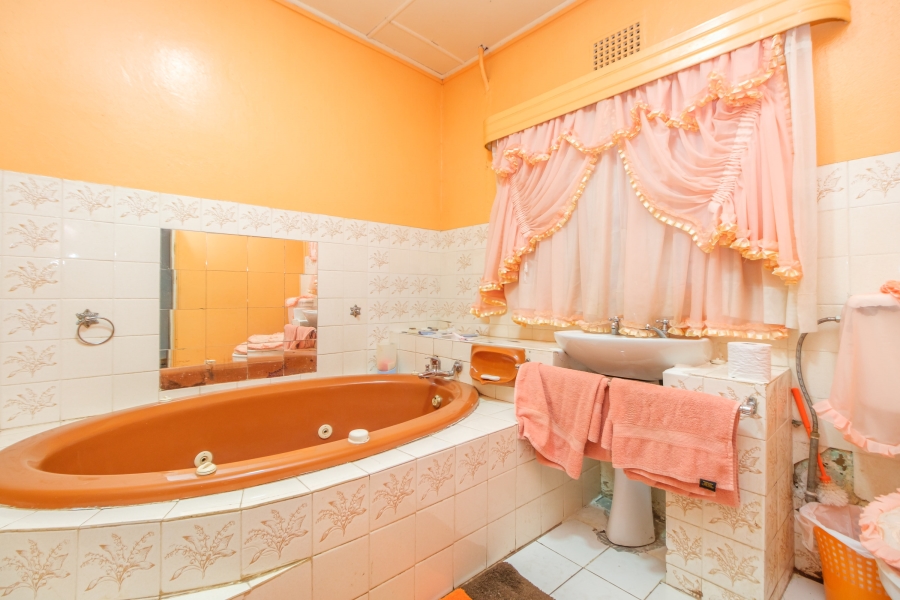 6 Bedroom Property for Sale in Tenacre A H Gauteng