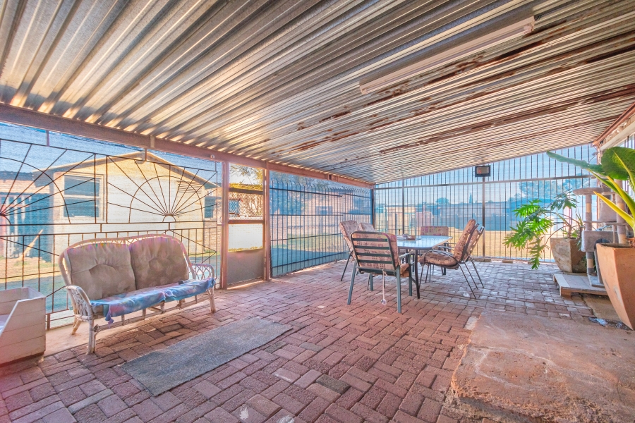 6 Bedroom Property for Sale in Tenacre A H Gauteng